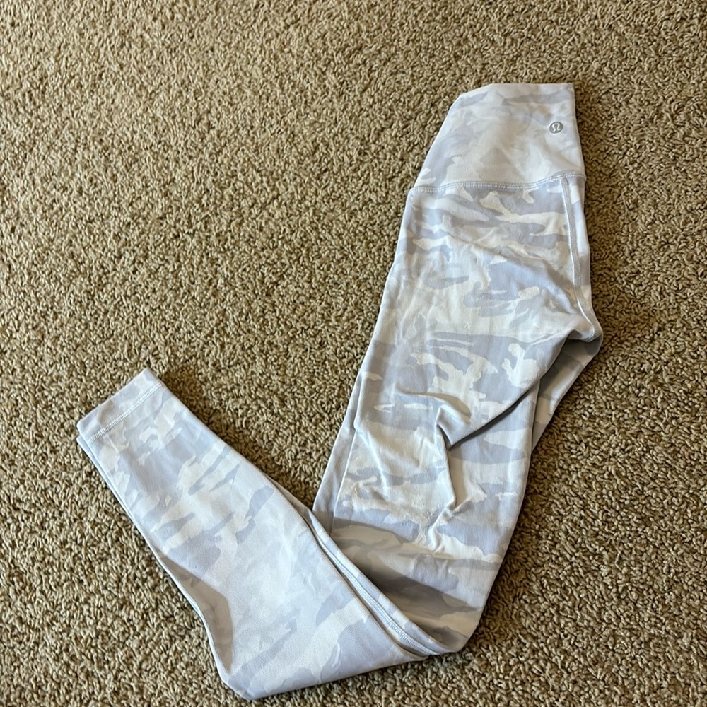Lulu camo ribbed leggings 25” high rise size 4 fits more like a size 2 though